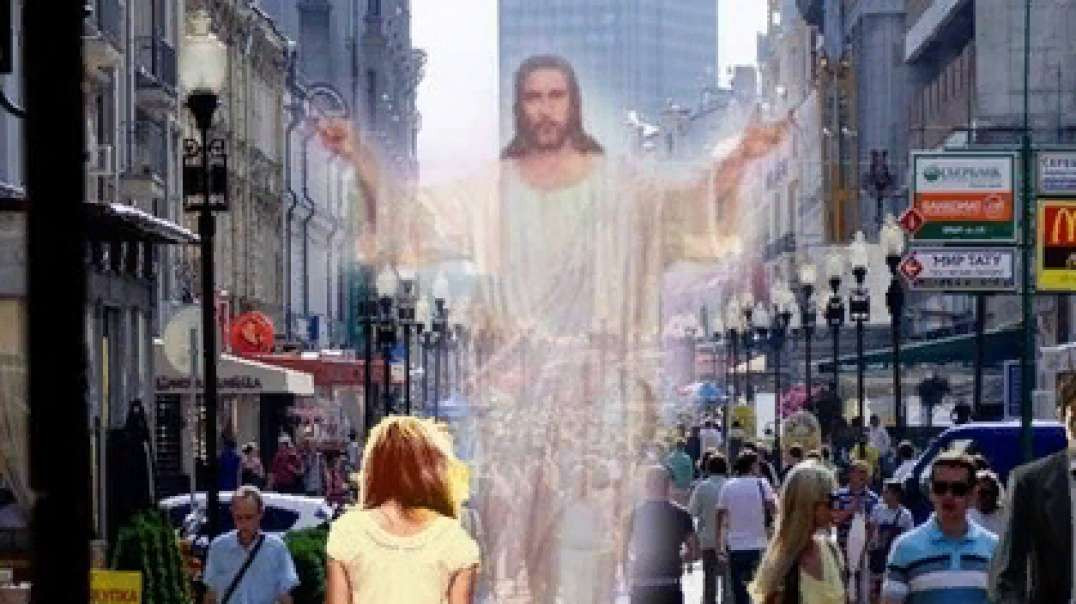 Шёл по улицам Бог, слушал мысли прохожих. Автор Надежда Тихонова