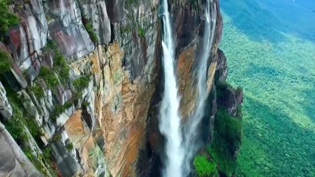 ⁣Самый высокий в мире водопад Анхель в Венесуэле