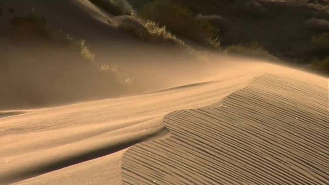 Какова толщина слоя песка в пустынях ?Самые большие дюны на Земле