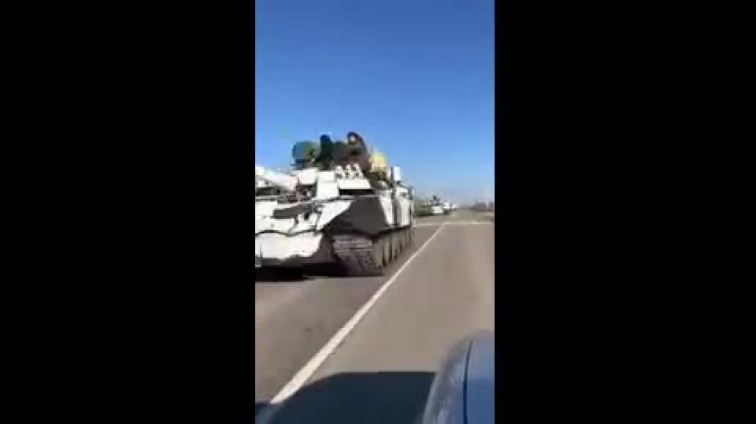 Российские танки входят в Украину.