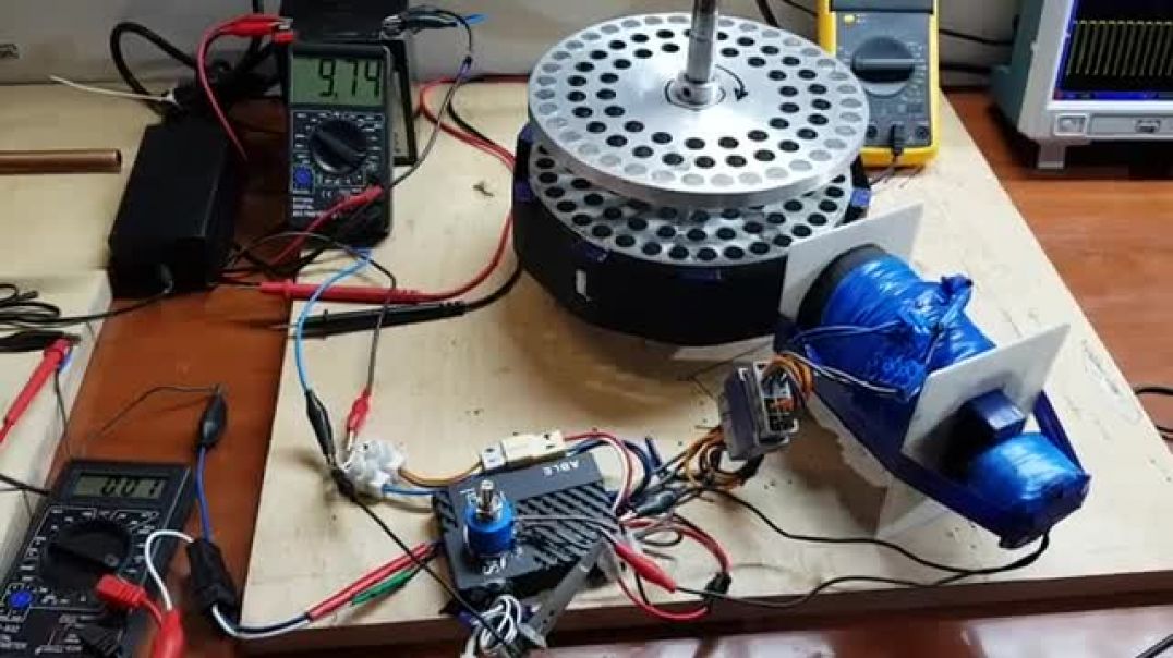 Генератор Бедини АВТОРЕЗОНАНС! (the Bedini generator itself works without rotating the rotor!)