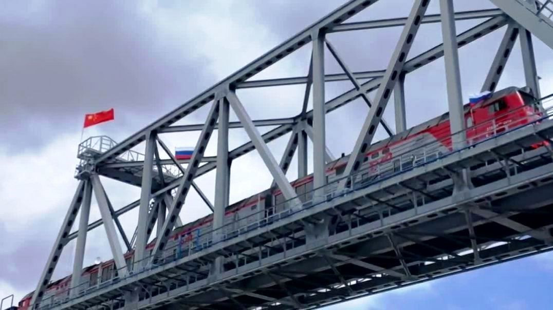 В России открыли первый железнодорожный мост в Китай.