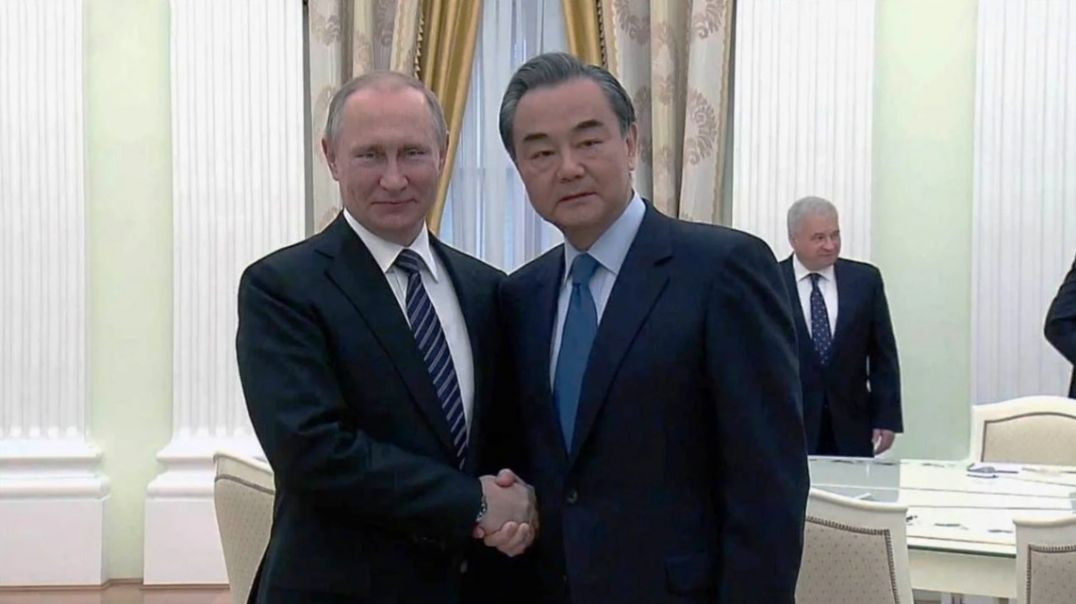 ⁣Владимир Путин встретился с главой канцелярии комиссии по иностранным делам ЦК КПК  Ван И