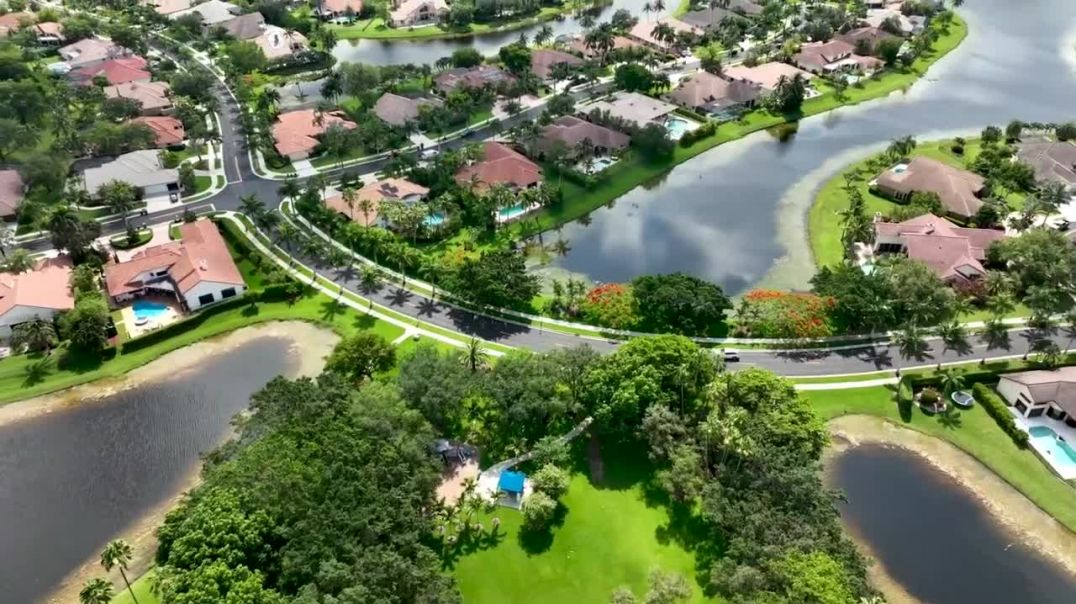 Video tour of a beautiful Weston Florida home [F0ZGjkMfNdw]