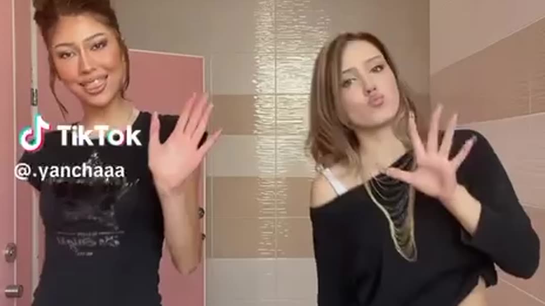 ✨Трендовый танец двух подруг в TikTok 🎬