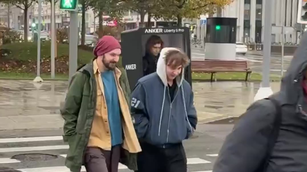 ⁣Идеальный костюм для удаленщика: работай везде, где бы ты ни находился! 💻🚶‍♂️