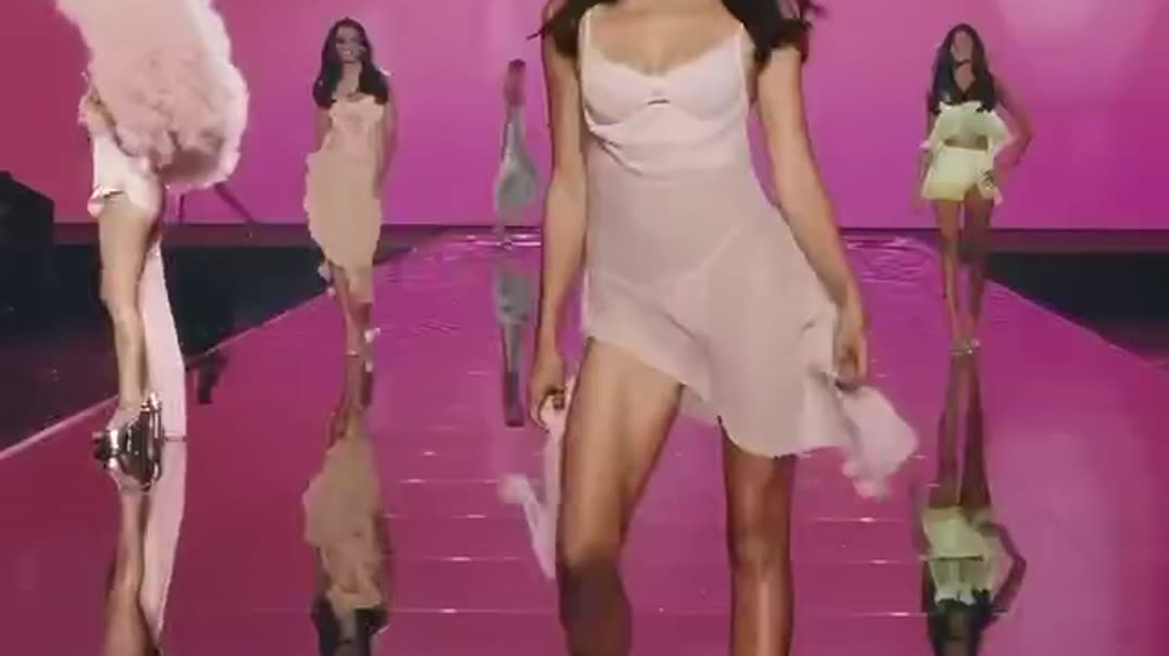 На подиуме Victoria's Secret Fashion Show 💖✨