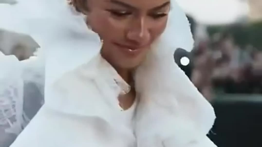 Zendaya Arriving at the Louis Vuitton Spring/Summer 2027 Show 🌟👜