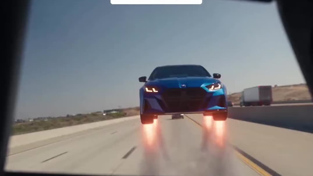 ⁣Когда водитель BMW увидел Tesla Roadster на трассе